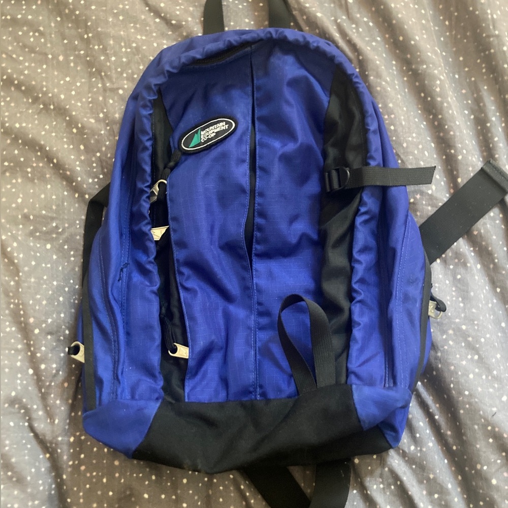 vintage mountain equipment co-op (mec) backpack/bookbag